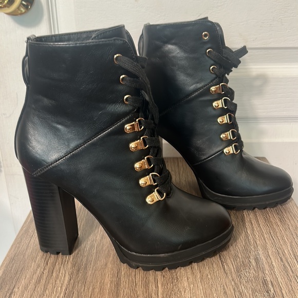 SHOEDAZZLE BLACK LACE UP HEELED BOOTS IN SIZE 7 - Picture 2 of 9